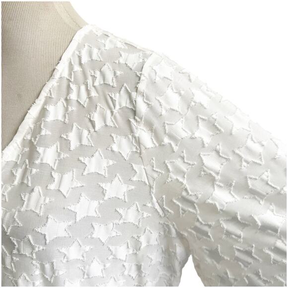 Lane Bryant Textured Peplum Stars Blouse Size 14/16 White V-Neck Button Playful - Picture 8 of 12
